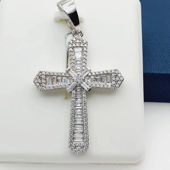 "925 Sterling Silver Plated CZ Pendant, INUS1BR195 - Picture 6 of 9